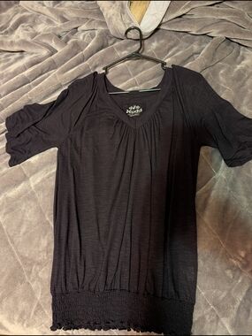 Mudd Black Short Sleeve V-Neck Top with Smocked Hem